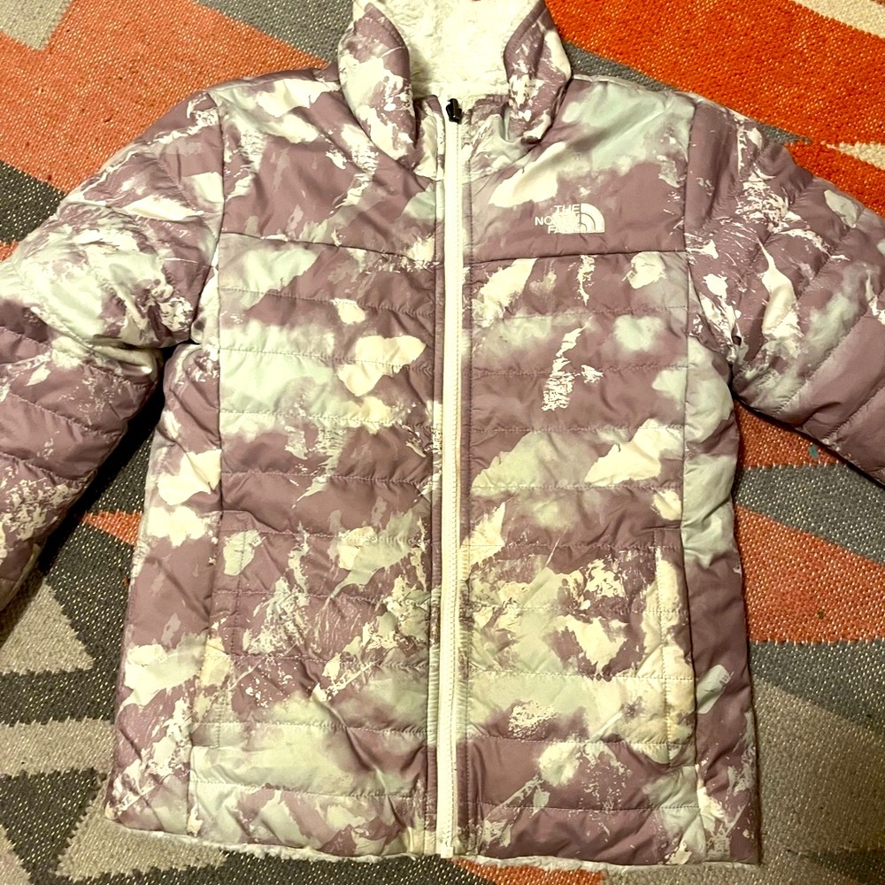 Like new- Girls size 10-12 heatseeker puffer jacket.